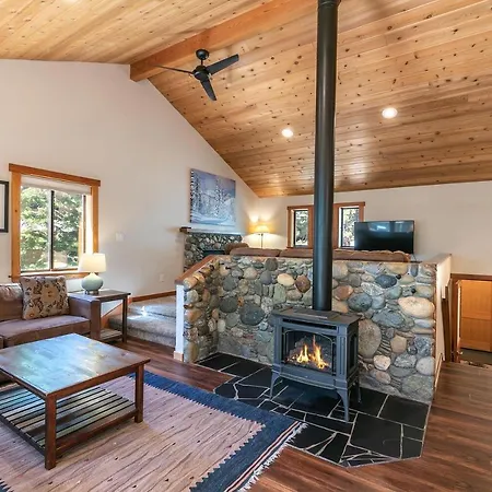 Shady Pines At Tahoe Donner- Serene Forest Retreat, 2 Gas Fireplaces, Sauna